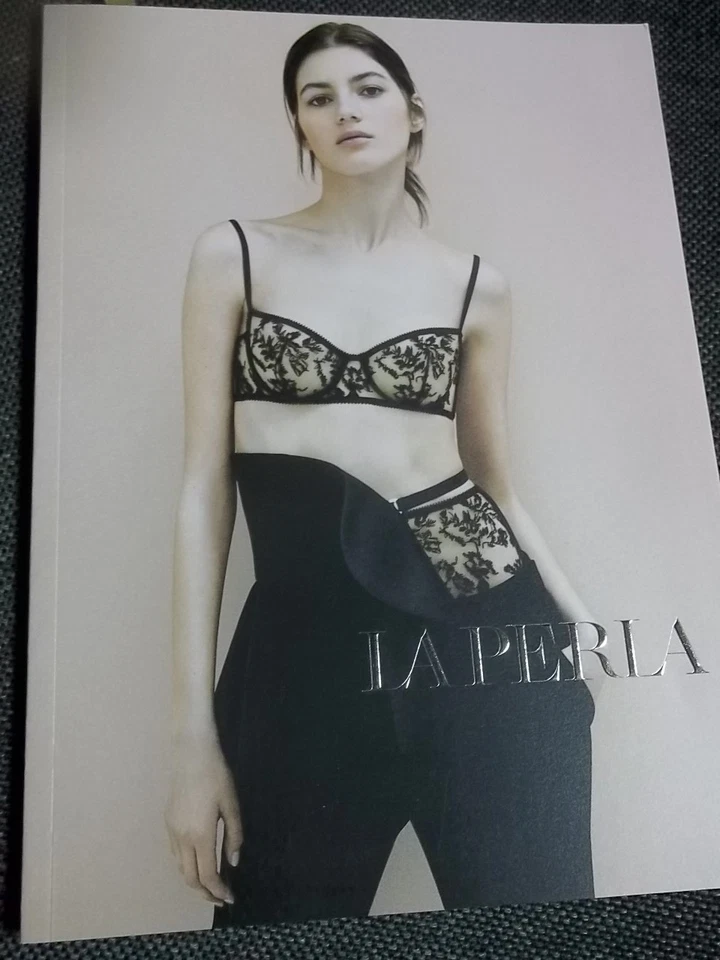  LA PERLA Lingerie Fall Winter 2016-2017 book Valery Kaufman sexy cover Liu Wen Foto 1 de 4