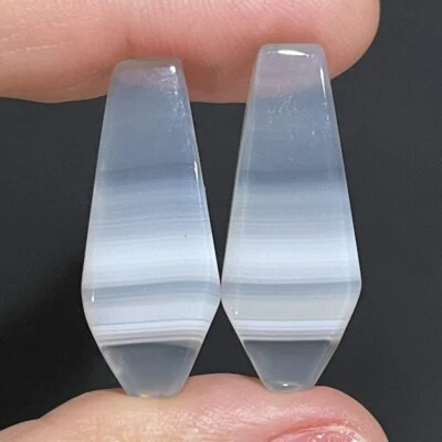 30x12.5x5.5mm Pair Of Fine Agate Cabochons Loose Stones - Image 1 of 4