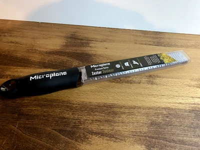 NUEVO* Microplane Premium Classic Series Zester 18/8 | Agarre suave negro Foto 1 de 4