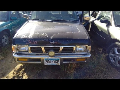 Cuarto de luz trasera del conductor montado en panel para camioneta Nissan 86-97 300301 Foto 1 de 4