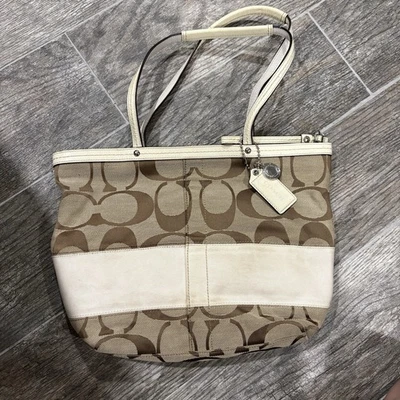 Bolsa tote listrada Y2K Coach Signature F13548 bege marfim acabamento em couro lona - Imagem 1 de 4