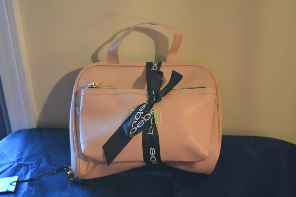 💖Nuevo con etiquetas BeBe Juego de 2 bolsas y bolsas de cosméticos - Organizador de maquillaje de cuero sintético rosa👩‍ Foto 1 de 4