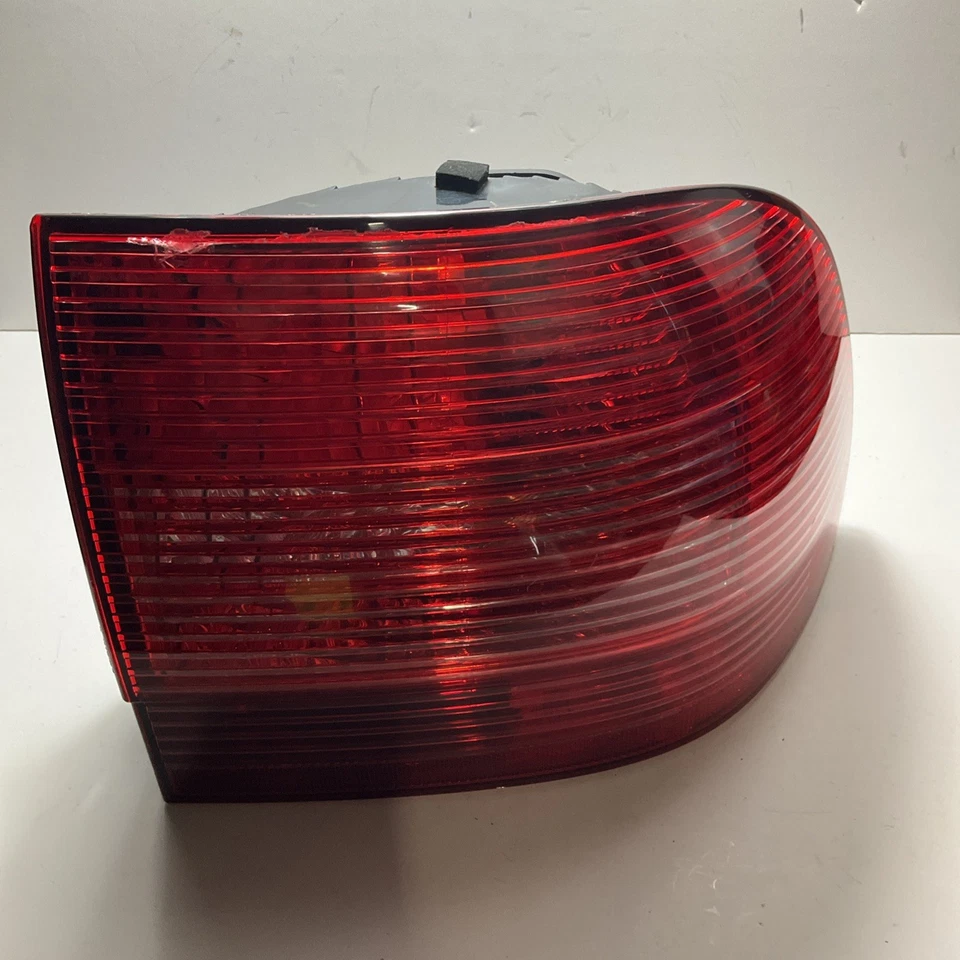 2003 - 2006 Porsche Cayenne Right Passenger Tail Light OEM 7L5 945 096 A   *NOTE - Image 1 of 4