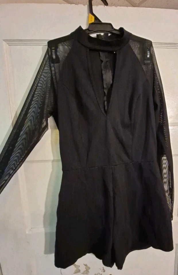 Traje de mameluco negro de una pieza Charlotte Russe Foto 1 de 4