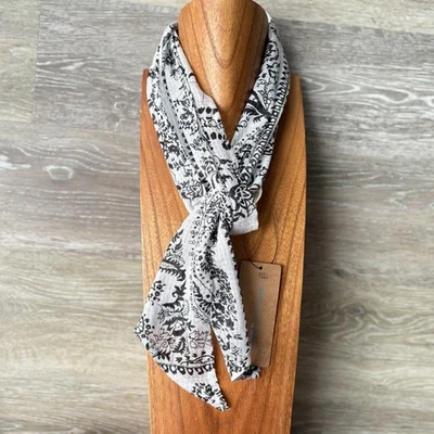 "Bufanda ajustada Michael Stars floral cachemira porcelana blanca negra 63""x6"" algodón" Foto 1 de 4