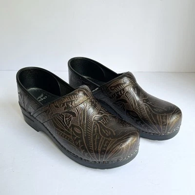 Dansko 女式佩斯利雕刻专业木屐 40 码护理医疗职业 — 第 1/4 张图片
