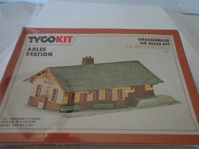 VINTAGE TYCO HO SCALE ARLEE STATION  W/MOLDED COLORS - Image 1 of 4
