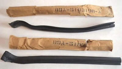 Nuevo de Lote Antiguo Ford Skyliner 1959 Ventana Delantera Izquierda y Derecha Pilar Resistente a la Medición Sellos, Fabricante de Equipo Original Foto 1 de 4