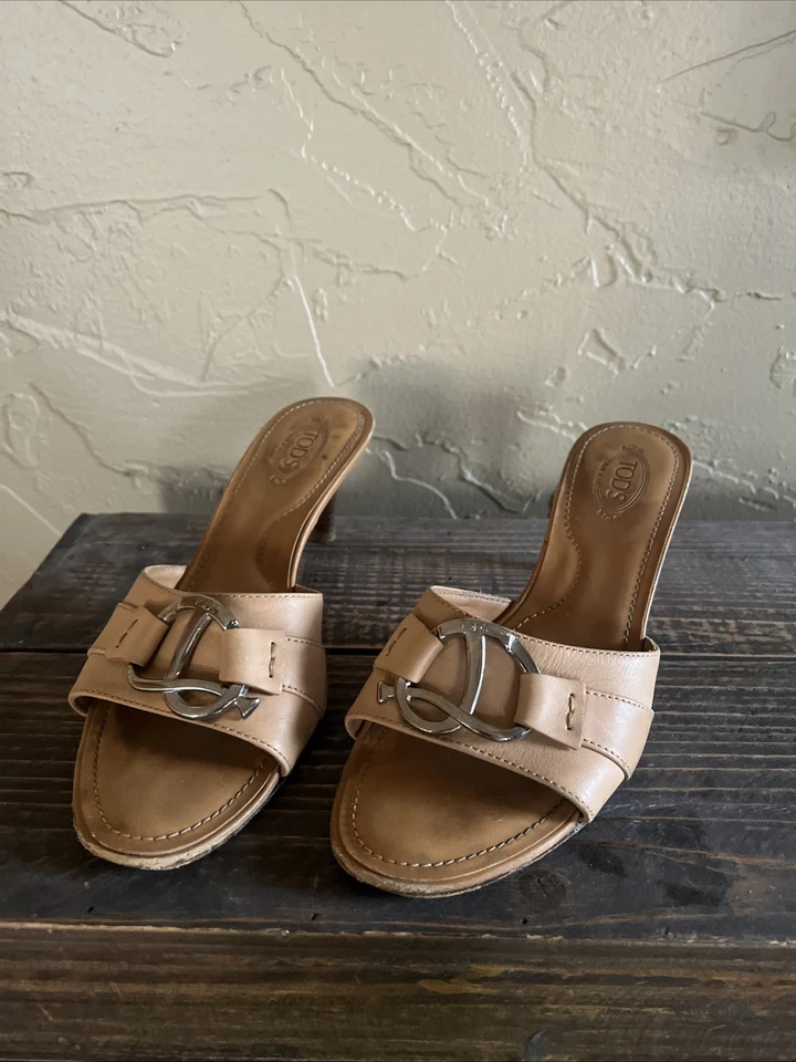 Tacones de gatito Tod's de cuero tostado 7,5 para mujer Foto 1 de 4