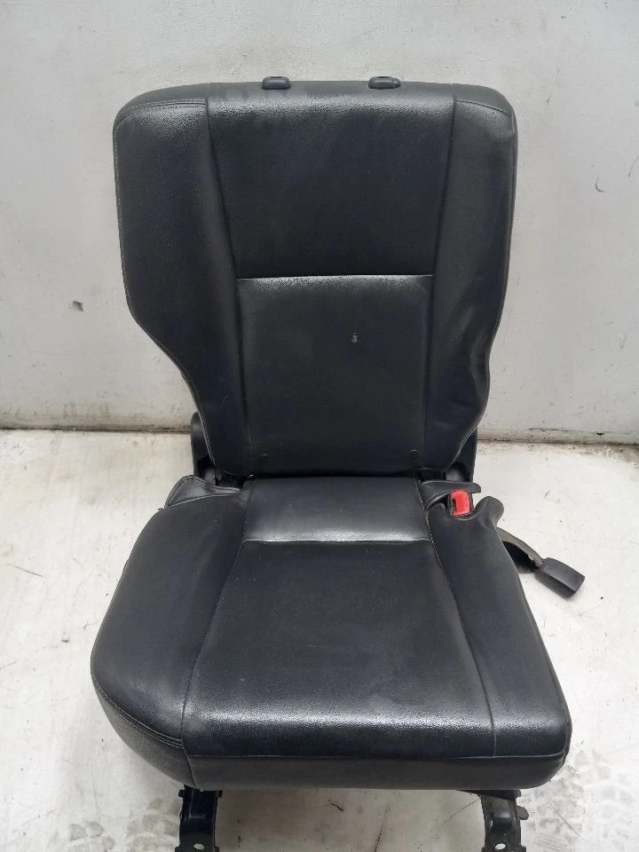 Toyota RAV4 XLE 2013 asiento trasero de cuero lado del pasajero  Foto 1 de 4