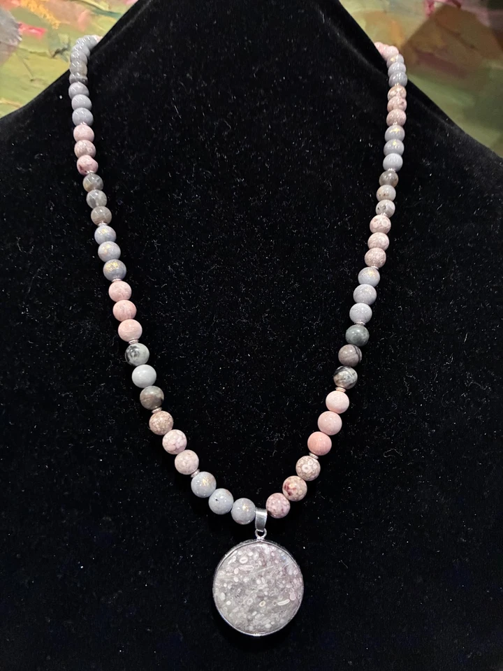 Collar de cuentas, colgante de Maifanita/Maifan con cuentas gris, beige, piedra melocotón 28" Foto 1 de 4