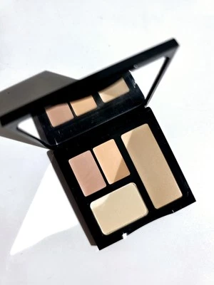 Paleta de retoque facial Bobbi marrón arena nueva Foto 1 de 4