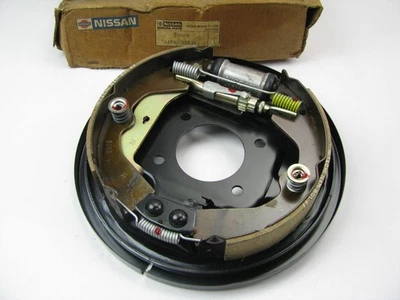 NUEVO - OEM 44000-85E10 Conjunto de tambor de freno trasero derecho para Nissan Máxima 1989-1994 Foto 1 de 3