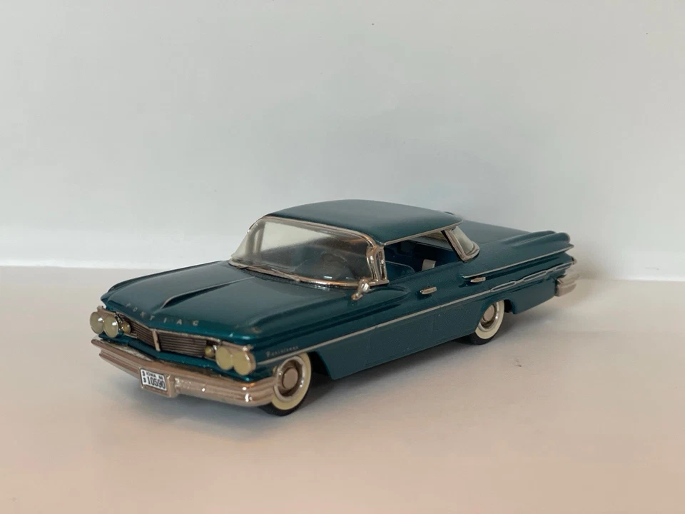 WESTERN 1960 PONTIAC PARISIENNE VISTA - Image 1 of 2