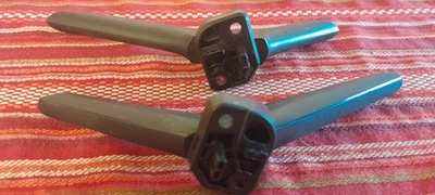 Hisense Soporte TV Patas y REMOTO 32H4030F3 32H4G 32H4G5 Tiene Tornillos ENVÍO RÁPIDO Foto 1 de 2