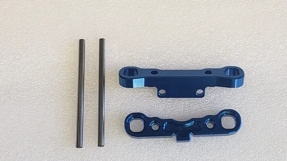 TEAM ASSOCIATED RC8B4 REAR ARM HOLDER  - Image 1 of 1