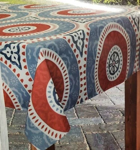 1 Printed Fabric Tablecloth, 52 x 70" Oblong, RED MEDALLION CIRCLES, LISBOA - Picture 1 of 10