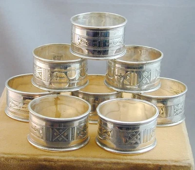 8 hermosos anillos de servilletas de ley grabados a mano Foto 1 de 4