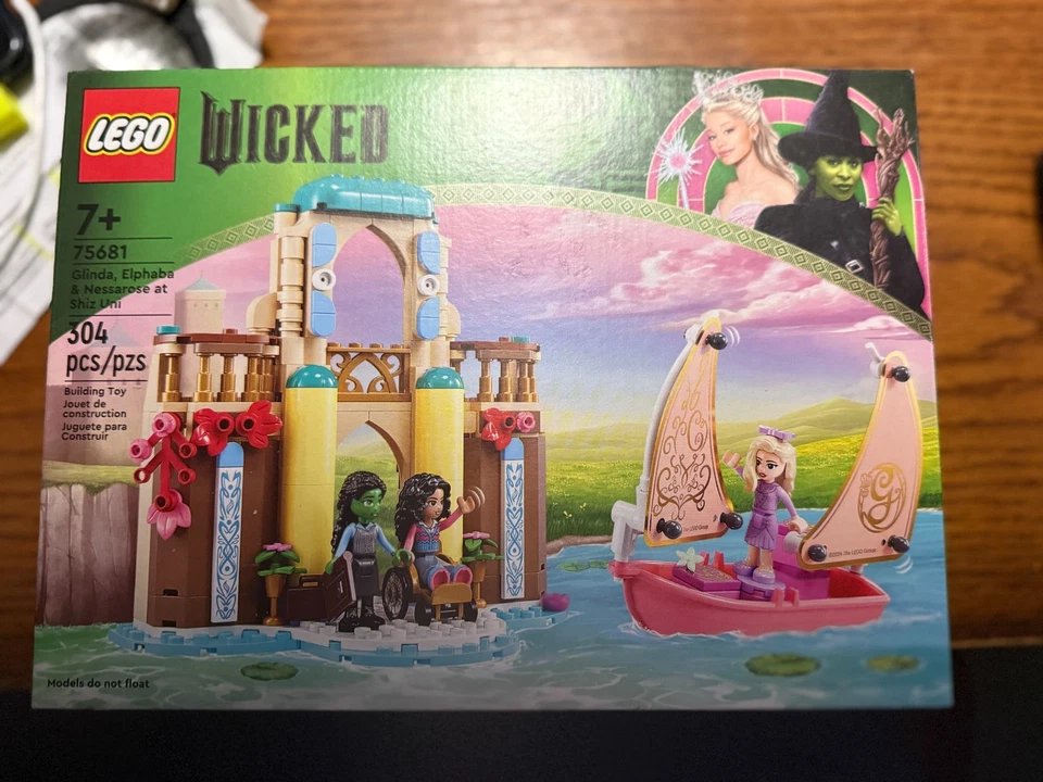 LEGO Wicked Glinda, Elphaba y Nessarose en la Universidad de Shiz Nuevo Foto 1 de 1