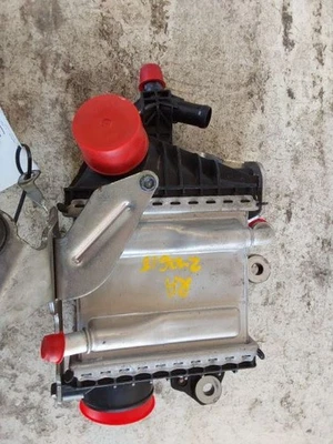 Интеркулер правый со стороны пассажира 2016-2022 Infiniti Q50 3,0 л VR30DTT - Изображение 1 из 4