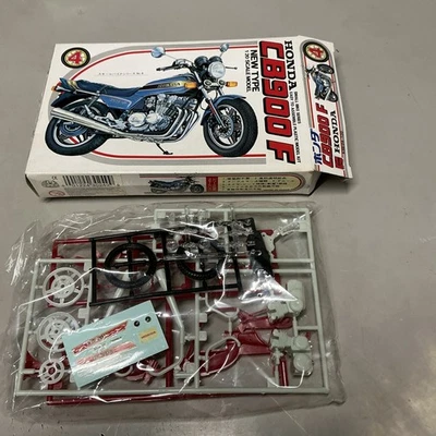 New Type HONDA CB900 F - 1/20 -  Kit Da Montare - NUOVO - Small Bikes Series - Immagine 1 di 4