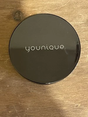 Rubor iluminador Younique Touch Fusion nuevo Foto 1 de 3