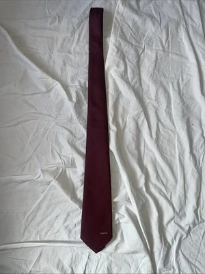 Corbata de diseño de club de borde dorado Foto 1 de 3