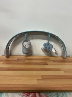 Ingenuity Power Columpio Portátil Abernathy Toy Bar Arco Móvil Repuesto Foto 1 de 4