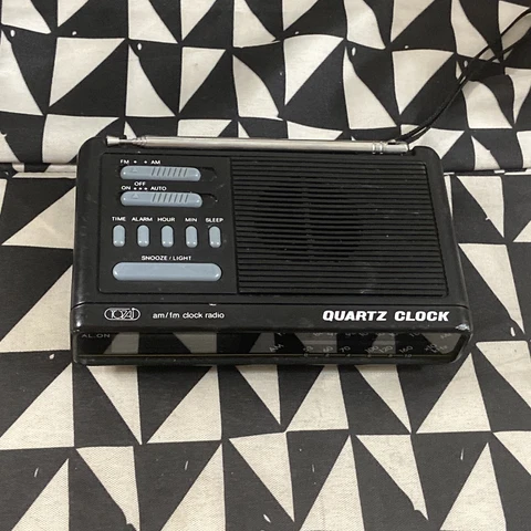 Portable Tozaj 1994 Quartz Alarm Clock Radio Tested Working Model 6868 Cover