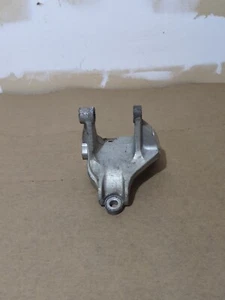 02-06 Honda CRV manual transmission 4x4 OEM rear transmission mount bracket - Picture 1 of 6