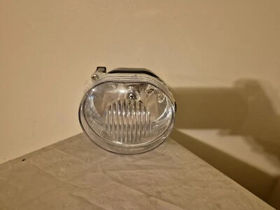 雾灯总成 2002 年至 2004 年吉普自由女神左球杆带灯泡 — 第 1/4 张图片