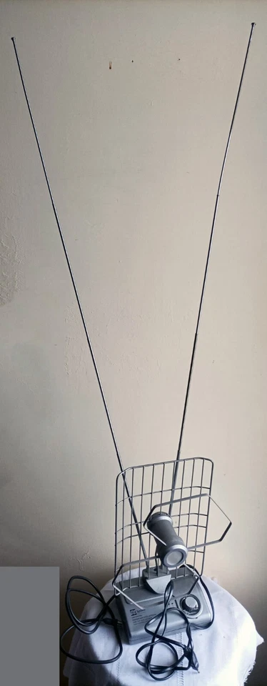 ANTENNA AMPLIFICATA PER TV - Immagine 1 di 4