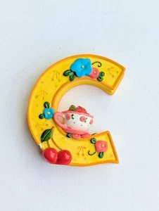 Figura de pie de resina Mary Engelbreit ME 1999 letra del alfabeto "C" cerezas de 2,5" - Imagen 1 de 6