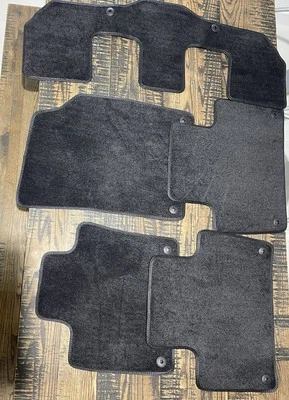 Tapetes de assoalho Volvo XC 90 OEM 5 peças preto compatível com anos 2016-2025 #32344339 - Imagem 1 de 4