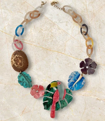 Fun Brazilian Babacu Seeds Acrylic Toucan Leaf 热带主题休闲项链 — 第 1/4 张图片