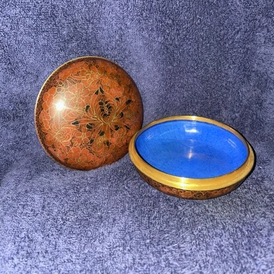 Antigua caja baratija Cloisonne diseño loto floral latón? ¿Chino? Esmalte azul  Foto 1 de 4