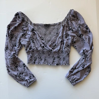 Блузка Kendall+ kylie цветочный каприз ведьма с V-образным вырезом размер S фиолетовая - Изображение 1 из 4