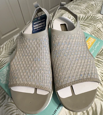 Skechers "Cali" Slip-On Sandal, Yoga Foam, Style #119477, Sz 9; Machine Wash-EUC - Image 1 of 4