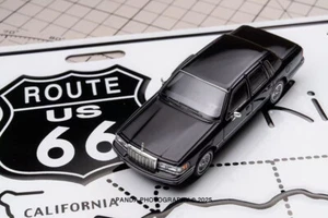 MK Miniatures 1:64 1992 Lincoln Town Car Black Diecast Model Car - Picture 1 of 3