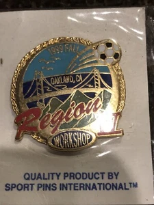 1999 Herbst Oakland Kalifornien Region IV Workshop Fußball Pin neu - Bild 1 von 4