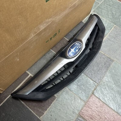 Оригинальная верхняя центральная решетка радиатора с эмблемой SUBARU IMPREZA 2008 2009 2010 2011 годов выпуска Wrx - Изображение 1 из 4