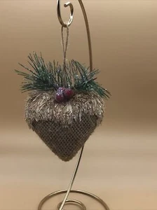 Arpillera rústica en forma de corazón adorno de Navidad envuelto con decoraciones - 4 1/2" - Imagen 1 de 2