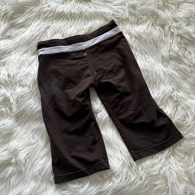 Bermuda Bermuda Elástica Feminina Prana Tamanho Pequeno S Marrom Meio Comprimento Leggings - Imagem 1 de 4