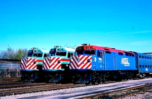 ORIGINAL KODACHROME SLIDE METRA F-40 #112 BLUE ISLAND, ILLINOIS APRIL 16, 1988 - Picture 1 of 1
