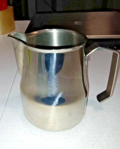 Jarra de espuma profesional de acero inoxidable Metallurgica Motta Europa, 17 oz - Imagen 1 de 3