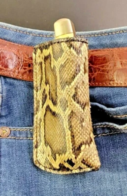 PIEL DE SERPIENTE Cuero Cinturón Cuchillo Boker Trapper FUNDA PERSONALIZADA Antiguo Temporizador Estuche Cuchillos Foto 1 de 4