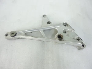 B HONDA CBX 550 F 2 PC04 Fußrastenbrücke Rechts Fußrasten Brücke Fußrastenhalter - Bild 1 von 2