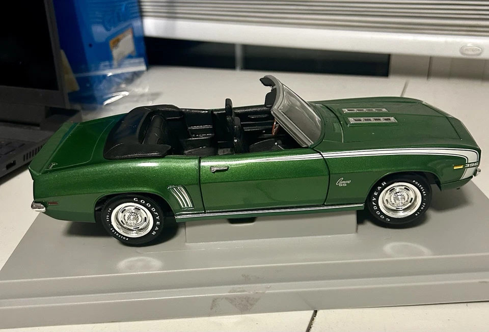ERTL American Muscle 1:18 1969 Chevy CAMARO SS/RS 396 Green Convertible - Image 1 of 4