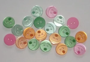 LOT OF 20 ohhh face GREEN, PINK & ORANGE  2 HOLE 9/16 INCH BUTTONS, NEW - Picture 1 of 2