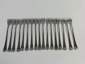 Oneida American Artistry Set of 17 Appetizer Cocktail Forks Stainless - Picture 1 of 4